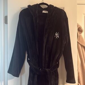 Yankees Plush Robe